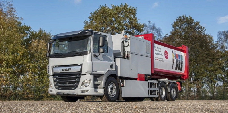 электрический грузовик на трёхосном шасси